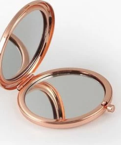 Merkloos Blossom Roségoud Make-up Spiegel | Compacte Zakspiegel Met Gepersonaliseerde Naam | Make Up Spiegel - Zakspiegel - Tas Spiegel - Hand Spiegel - Mini Spiegel - Kleine Spiegel -Chanel Shop 550x353 1