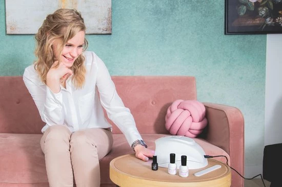 Miss Jules Complete Gellak Starterspakket - Roze & Glitter - Nagellak - Glanzend En Dekkend Resultaat - Incl. Nagelvijl 6 Miss Jules Complete Gellak Starterspakket - Roze & Glitter - Nagellak - Glanzend En Dekkend Resultaat - Incl. Nagelvijl - Afbeelding 4