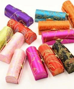 Merkloos Lippenstift Houder - Lippenstiftdoosje - Lipstick Houder - Met Spiegel - Random Kleur - Bonte Kleur -Chanel Shop 550x528 7