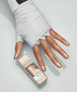 Essie Treat, Love & Color Metallic Nagellak - 151 Glow The Distance - Goud -Chanel Shop 550x550 30