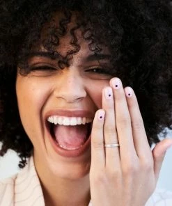 Bourjois 1 Seconde Nagellak - 13 Bouquet Of Roses -Chanel Shop 550x550 405