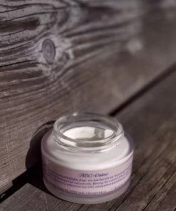 Estherslegacy-Anti-rimpelcr Me-Bewezen Effectief-100procent Natuurlijk-Biologisch-Vegan-Parfumvrij-Dierproefvrij-Chemicali Nvrij-Speciaal Ontwikkeld Voor De Vrouw In De Overgang-Ontdek Het Geheim Van ABC-Cr Me-Rijpere Huid-Dag & Nachtcr Me-50ML -Chanel Shop 550x611 1