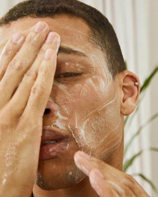 Fenty Beauty Fenty Skin The Daily Mini Total Cleans'r Cleanser + Fat Water Toner Serum - Vegan Glutenvrij - Huidverzorgingsset - Duo 5 Fenty Beauty Fenty Skin The Daily Mini Total Cleans'r Cleanser + Fat Water Toner Serum - Vegan Glutenvrij - Huidverzorgingsset - Duo - Afbeelding 3