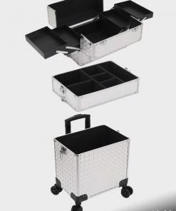 Guardian Beauty Kapper Koffer Zilver | Nagel | Visagist | Make-up | Cosmetica | Schminken | Trolley Stevig En Gemaakt Van Aluminium | 3 Delig | 8 Wielen | Bedekt Met Mooie Diamantjes 16 Guardian Beauty Kapper Koffer Zilver | Nagel | Visagist | Make-up | Cosmetica | Schminken | Trolley Stevig En Gemaakt Van Aluminium | 3 Delig | 8 Wielen | Bedekt Met Mooie Diamantjes -Chanel Shop 550x715 3