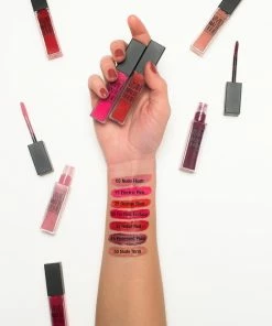 Maybelline Vivid Matte Liquid - 15 Electric Pink - Roze - Lippenstift -Chanel Shop 550x817 1